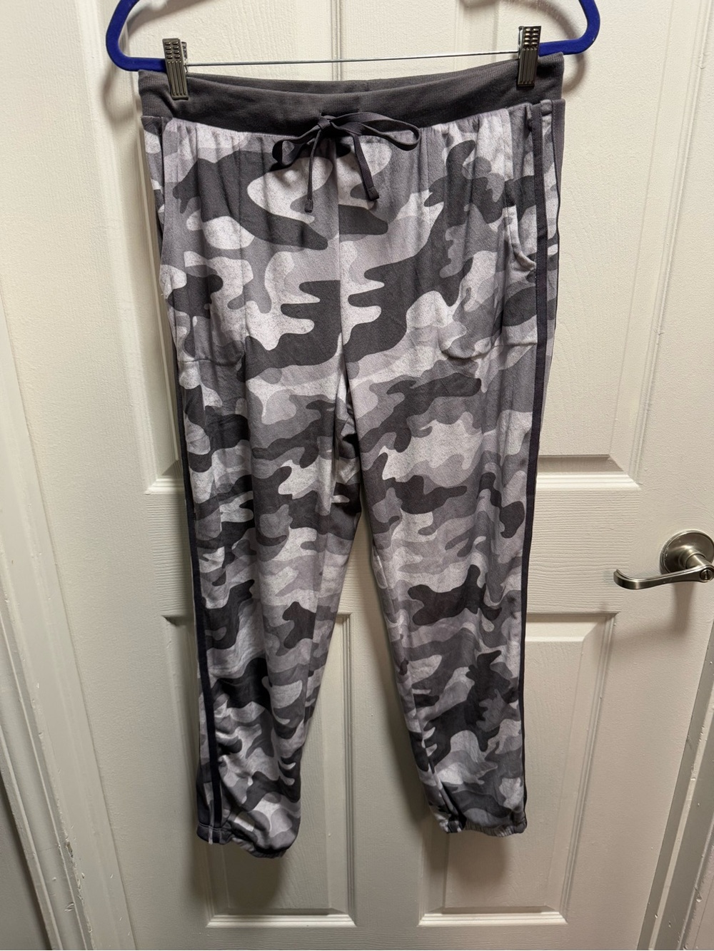 Dkny Womens Gray and White Camo Hooded Pajama Set size L - Picture 7 of 13